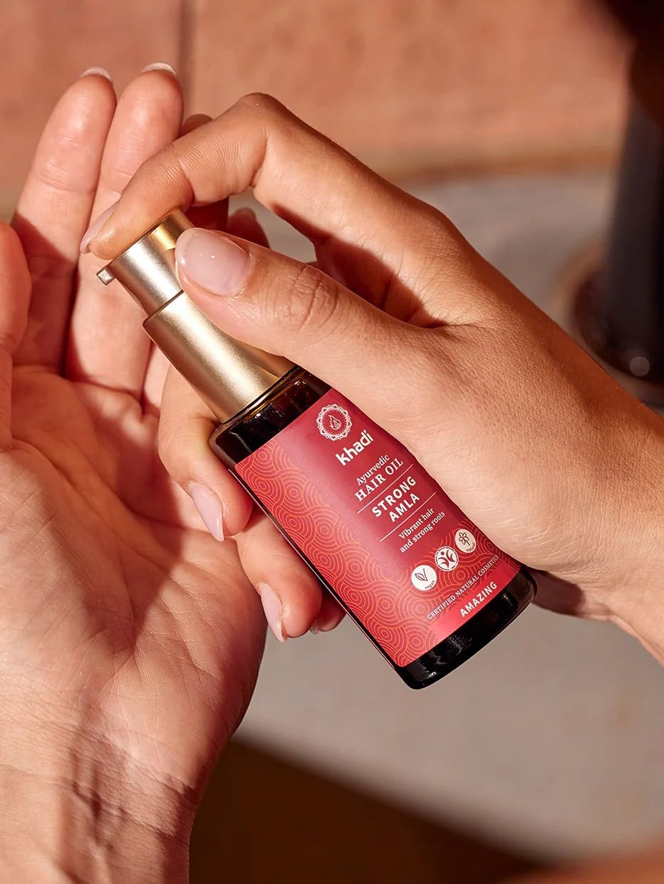 khadi STRONG AMLA Aceite capilar ayurvédico, favorece el crecimiento del cabello, previene la caída y las canas, fortalece las raíces del cabello, 100% vegano y sin siliconas, cosmética natural, 50ml