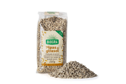 BIOGRÁ - Pipas Peladas de Girasol, Apto para Veganos, Perfecto para su Uso con Muesli, Ensaladas, pan, Pasteles, Platos de Arroz o Verduras, de Agricultura Ecológica 250g