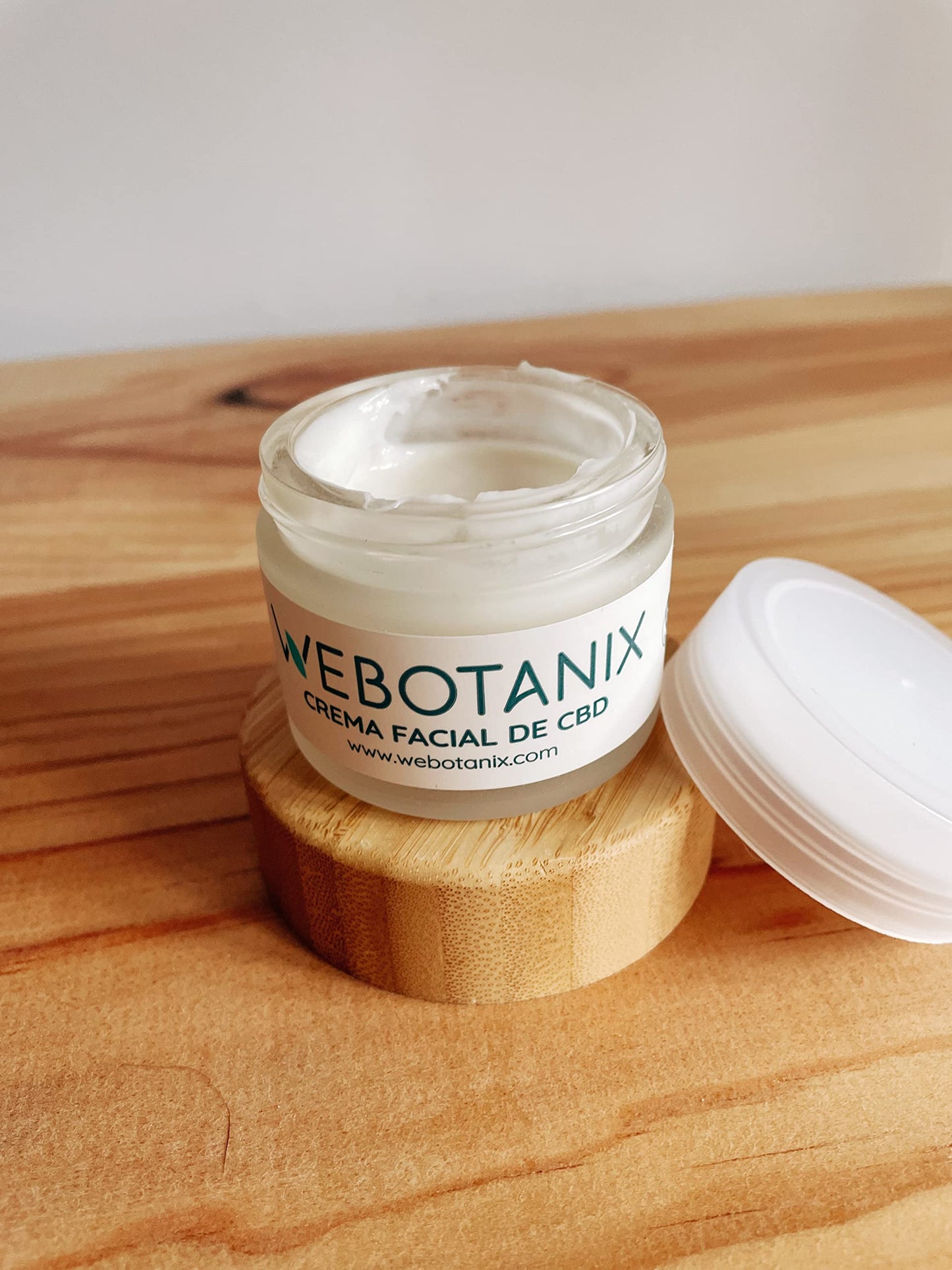 WEBOTANIX | Crema Facial de CBD BIO | 50 ml | Cannabidiol | Aloe Vera | Ácido Hialurónico | Hidratante y Regeneradora | Alivio de Picores e Irritaciones | Vegano