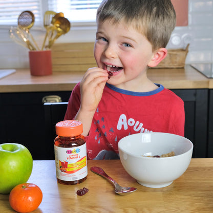 PEDIAKID - Gummies Vitamina C - Fórmula Natural con Delicioso Aroma de Cereza - Ayuda a Reducir la Fatiga - Refuerza el Metabolismo Energético y las Defensas del Organismo - 60 gominolas