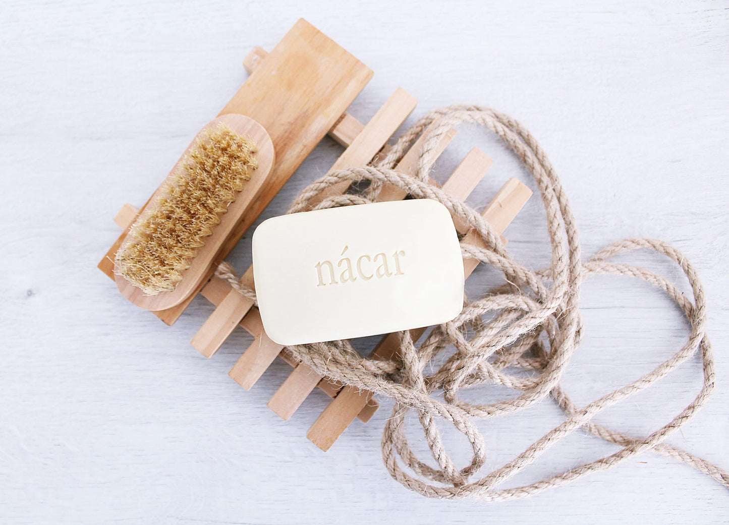 Grisi - Dermojabón Concha Nácar, Ayuda a Desvanecer Pequeñas Manchas de la Piel - 100 Gramos