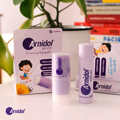 Arnidol - Gel Stick, Calma, Refresca y Reconforta la Piel, Efecto Frío, con Ingredientes de origen natural como Árnica y Harpagofito, Apto a Partir de los 3 Meses de Edad - 15 g